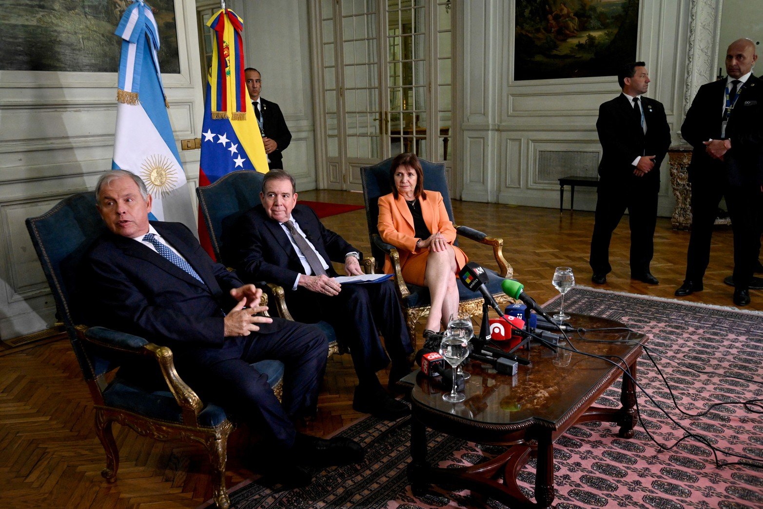 González Urrutia se reunió también con el canciller Gerardo Werthein y la ministra Patricia Bullrich. 