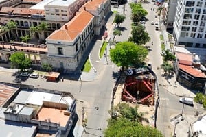 Obras de reparación y mejora en el colector cloacal avanzan en Bulevar y 9 de Julio. Crédito: Fernando Nicola.