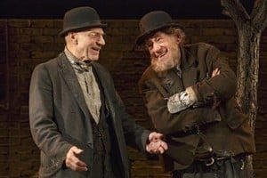 Los actores británicos Patrick Stewart e Ian McKellen en la puesta que se montó en Broadway a partir de la obra de Beckett. Foto: Cort Theatre