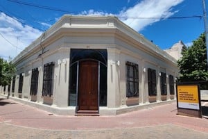 Dada la relevancia histórica del inmueble, ubicado en el centro histórico formador, junto a la Plaza 25 de Mayo, los bulevares fundacionales, la Catedral y el conjunto de los Ex Almacenes Ripamonti, el proyecto requirió de un estudio y análisis especial, por eso se informó oportunamente la intervención a realizar a la Comisión de Preservación y Conservación del Patrimonio Urbano..