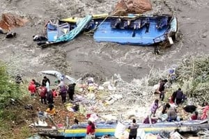 El vehículo que viajaba desde Lima hacia Pomabamba cayó al río Pacosbamba.