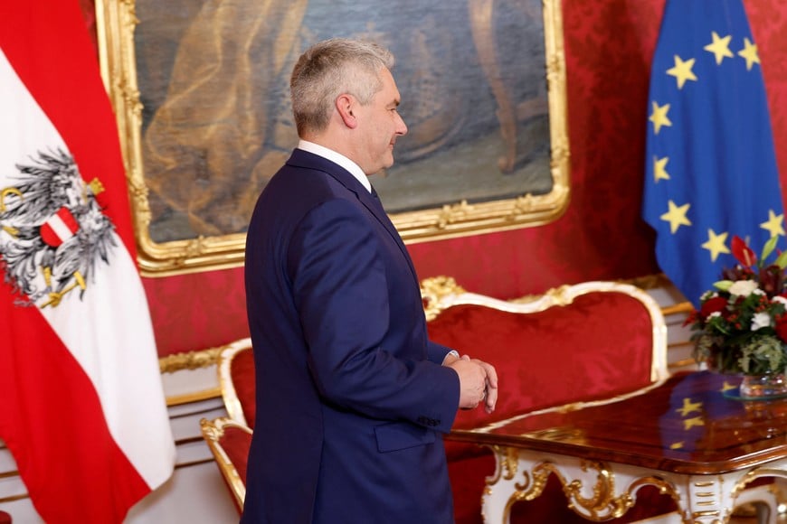 Austrian Chancellor and head of Peoples Party (OEVP) Karl Nehammer leaves a meeting with President Alexander Van der Bellen  in Hofburg Palace in Vienna, Austria, October 21, 2024. REUTERS/Leonhard Foeger