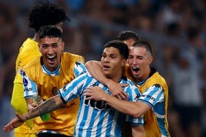 Soccer Football - Copa Sudamericana - Semi Final - Second Leg - Racing Club v Corinthians - Estadio Presidente Peron, Avellaneda, Argentina - October 31, 2024
Racing Club's Juan Fernando Quintero celebrates scoring their second goal with teammates REUTERS/Agustin Marcarian