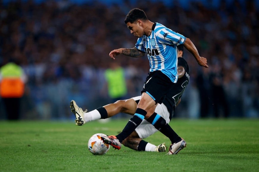 Soccer Football - Copa Sudamericana - Semi Final - Second Leg - Racing Club v Corinthians - Estadio Presidente Peron, Avellaneda, Argentina - October 31, 2024
Racing Club's Juan Fernando Quintero scores their second goal REUTERS/Agustin Marcarian