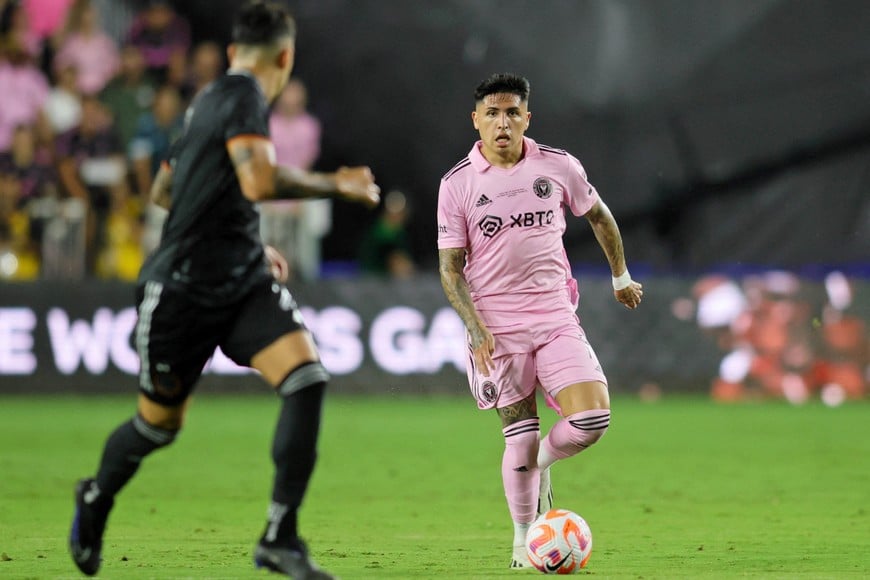 Sep 27, 2023; Fort Lauderdale, FL, USA; Inter Miami CF midfielder Facundo Farias (11) dribbles the ball against the Houston Dynamo during the first half at DRV PNK Stadium. Mandatory Credit: Sam Navarro-USA TODAY Sports