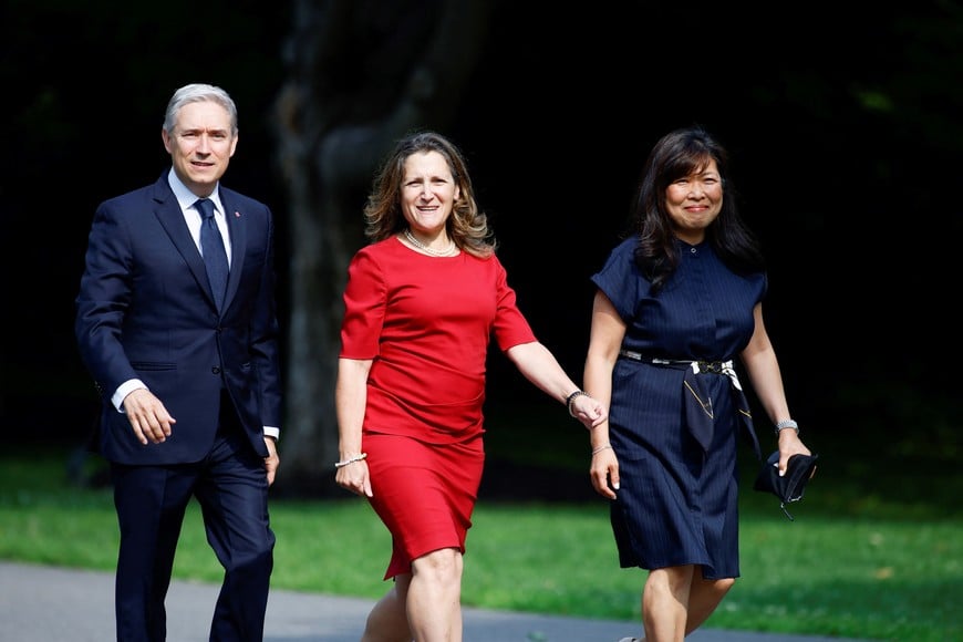 Canada's Minister of Innovation, Science and Industry Francois-Philippe Champagne, Deputy Prime Minister and Minister of Finance Chrystia Freeland and Minister of International Trade, Export Promotion, Small Business and Economic Development Mary Ng arrive ahead of a cabinet shuffle at Rideau Hall, in Ottawa, Ontario, Canada, July 26, 2023. REUTERS/Blair Gable