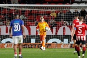 Varias veces figura. Thiago Cardozo, elegido por la transmisión de la TV como "el mejor de la cancha". El golero uruguayo fue de menor a mayor, se quedó con el arco del Tate y ahora aseguró su continuidad en el Unión 2025 del "Kily" González. Crédito: Demian Alday Estevez