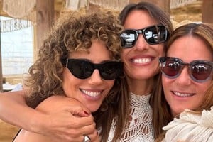 Junto a amigas, la modelo festejó su "no cumpleaños."