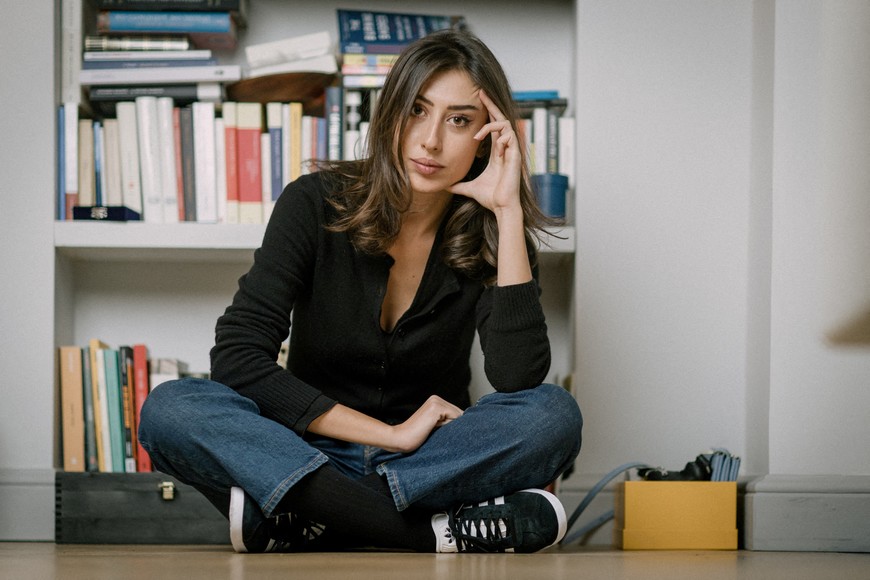 Italian journalist Cecilia Sala, who was arrested by police in Tehran, Iran on December 19, 2024, according to Italy's foreign ministry, poses for pictures to promote the launch of her podcast 'Stories' at her home in Rome, Italy in this undated picture released by Chora Media/via REUTERS THIS IMAGE HAS BEEN SUPPLIED BY A THIRD PARTY. MANDATORY CREDIT
     TPX IMAGES OF THE DAY