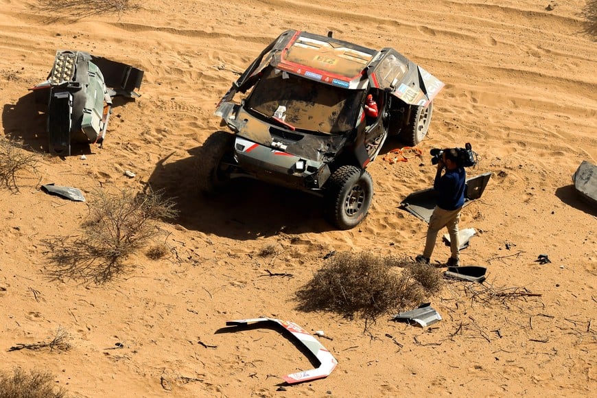 Rallying - Dakar Rally - Stage 3 - Bisha to Al Henakiyah - Saudi Arabia - January 7, 2025
The car of Dacia Sandriders' Sebastien Loeb and Fabian Lurquin is seen after crashing during stage 3 REUTERS/Maxim Shemetov