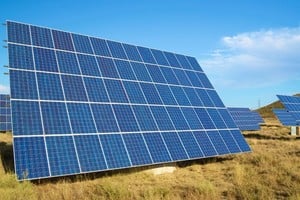 El proyecto consiste en la instalación de paneles solares que convierte la luz del sol en electricidad limpia y renovable. Imagen Ilustrativa.