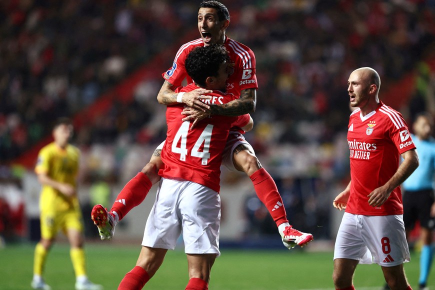 Portuguese League Cup - Semi Final - Benfica v S.C. Braga - Estadio Dr. Magalhaes Pessoa, Leiria, Portugal - January 8, 2025
Benfica's Angel Di Maria celebrates scoring their first goal with teammates REUTERS/Rodrigo Antunes     TPX IMAGES OF THE DAY