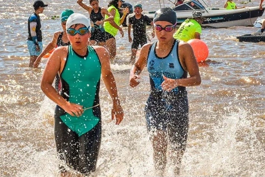 Los competidores tuvieron una gran contención de seguridad en los tres tramos, especialmente en el de natación.