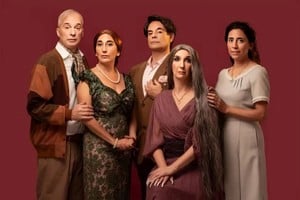 Cristian Sabaz, Luciana Dulitzky, Mario Petrosini, Daniela Catz y María Forni ponen en escena “Museo Beresford”, bajo la autoría y dirección de Martín Ortiz.