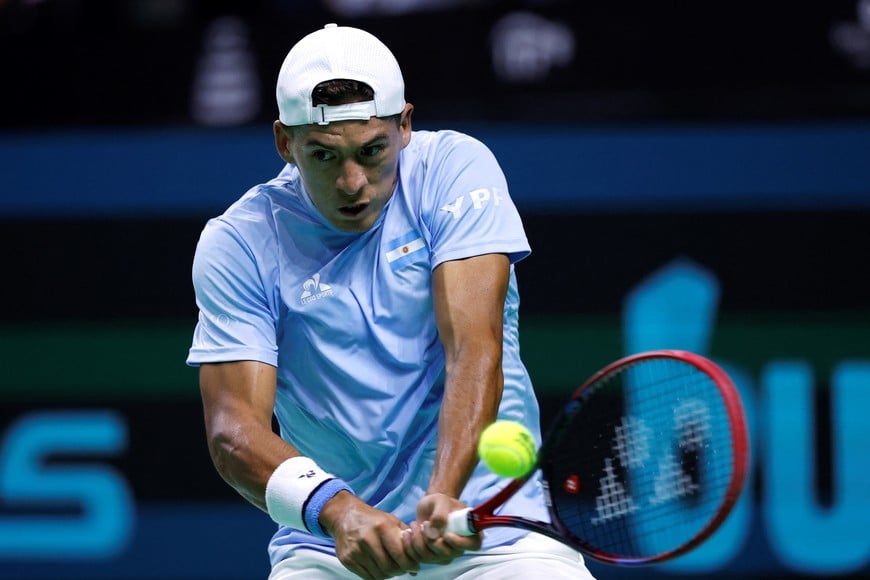 Tennis - Davis Cup Finals - Quarter Final - Italy v Argentina - Palacio de Deportes Jose Maria Martin Carpena Arena, Malaga, Spain - November 21, 2024
Argentina's Sebastian Baez in action during his match against Italy's Jannik Sinner REUTERS/Juan Medina