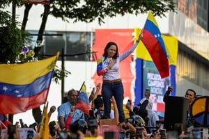 Venezuelan opposition leader Maria Corina Machado addresses supporters at a protest ahead of the Friday inauguration of President Nicolas Maduro for his third term, in Caracas, Venezuela January 9, 2025. REUTERS/Maxwell Briceno