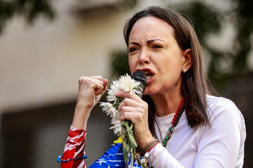 Venezuelan opposition leader Maria Corina Machado addresses supporters at a protest ahead of the Friday inauguration of President Nicolas Maduro for his third term, in Caracas, Venezuela January 9, 2025. REUTERS/Leonardo Fernandez Viloria     TPX IMAGES OF THE DAY