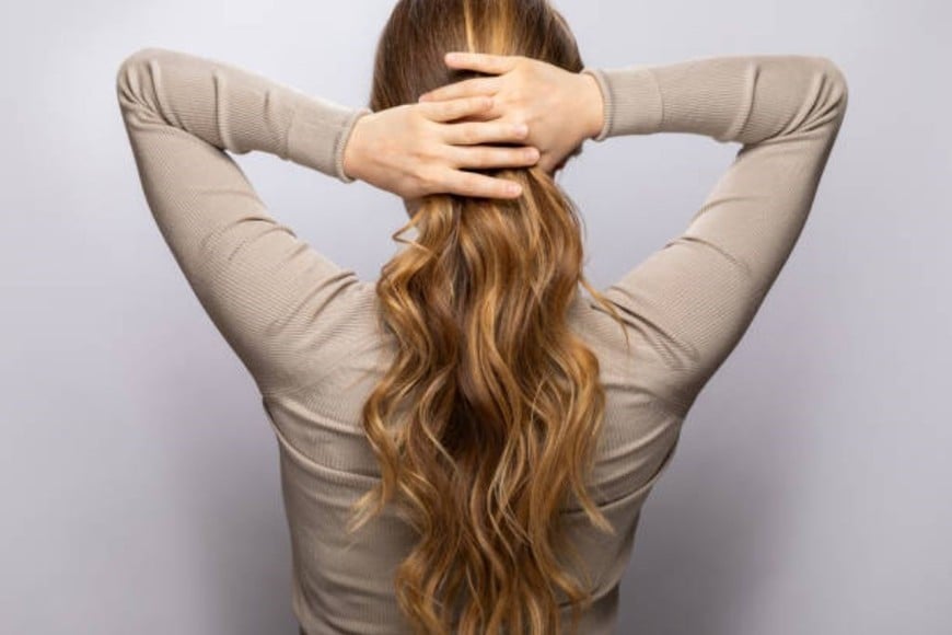 Mantén tus ondas 2B hidratadas para evitar el frizz y mantener su belleza natural.