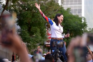 Venezuelan opposition leader Maria Corina Machado gestures as she addresses supporters at a protest ahead of the Friday inauguration of President Nicolas Maduro for his third term, in Caracas, Venezuela January 9, 2025. REUTERS/Gaby Oraa