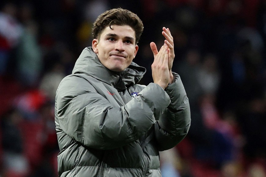 Soccer Football - LaLiga - Atletico Madrid v Osasuna - Metropolitano, Madrid, Spain - January 12, 2025
Atletico Madrid's Julian Alvarez applauds fans after the match REUTERS/Violeta Santos Moura