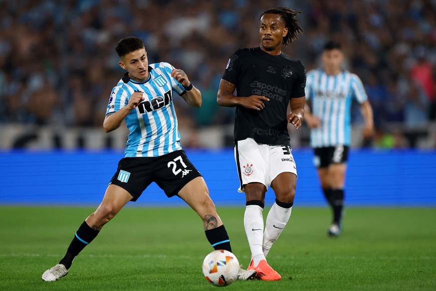 Soccer Football - Copa Sudamericana - Semi Final - Second Leg - Racing Club v Corinthians - Estadio Presidente Peron, Avellaneda, Argentina - October 31, 2024
Racing Club's Gabriel Rojas in action with Corinthians' Andre Carrillo REUTERS/Agustin Marcarian