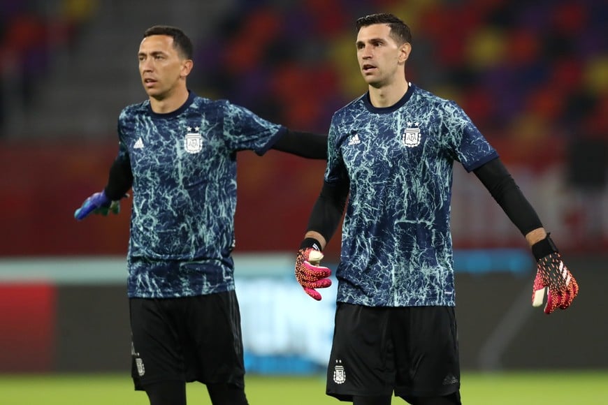 Soccer Football - World Cup - South American Qualifiers - Argentina v Chile - Estadio Unico, Santiago del Estero, Argentina - June 3, 2021 Argentina's Emiliano Martínez and Agustín Marchesín during the warm up before the match POOL via REUTERS/Agustin Marcarian