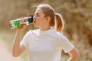 Beber agua regula la temperatura corporal