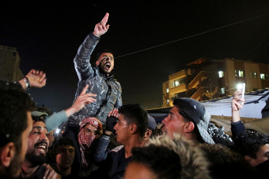 Palestinians react to news on a ceasefire deal with Israel, in Khan Younis in the southern Gaza Strip, January 15, 2025. REUTERS/Hatem Khaled