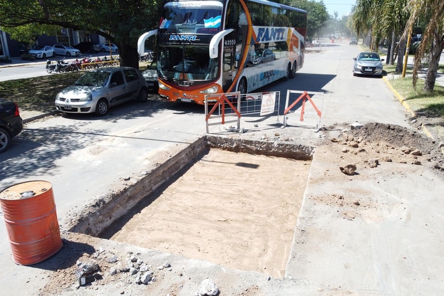 Quedan algunos “paños” a hormigonar en la calle que lleva a Av. Alem.