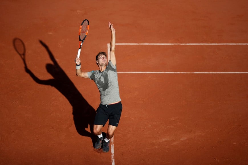 Argentina's Renzo Olivo during his first round match  Reuters / Christian Hartmann paris francia Renzo Olivo campeonato torneo abierto roland garros 2017 tenis partido tenista argentino