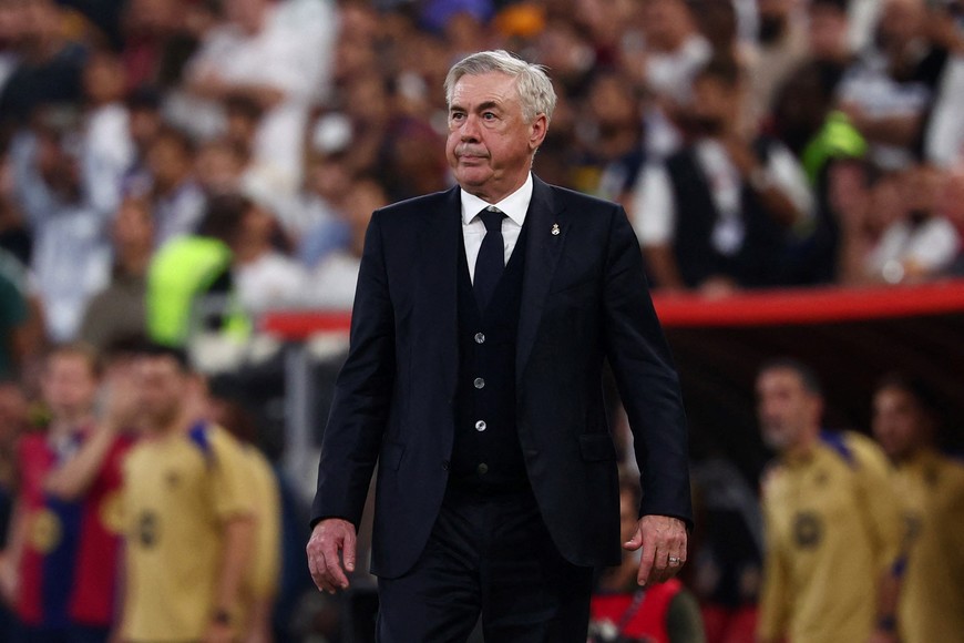 Soccer Football - Spanish Super Cup - Final - FC Barcelona v Real Madrid - King Abdullah Sports City, Jeddah, Saudi Arabia - January 12, 2025
Real Madrid coach Carlo Ancelotti reacts during the match REUTERS/Pedro Nunes