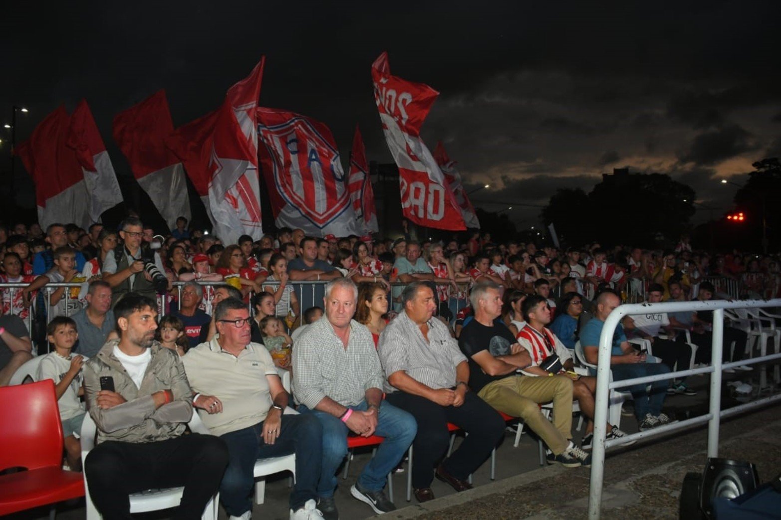 Unión presenta su indumentaria 2025.