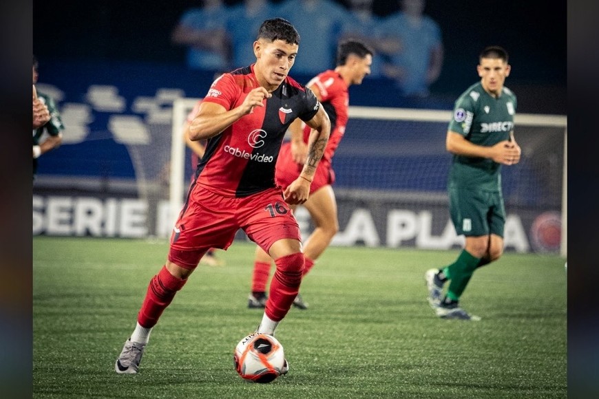 Debut con triunfo en penales. Colón igualó 0-0 con Racing de Montevideo en la Serie Río de La Plata pero festejó gracias a los tiros desde los 12 pasos. @ColonOficial en X