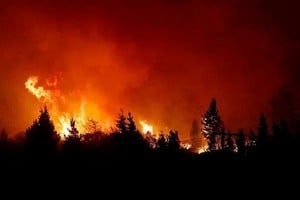 El fuego en Epuyén, localidad en la Patagonia argentina.