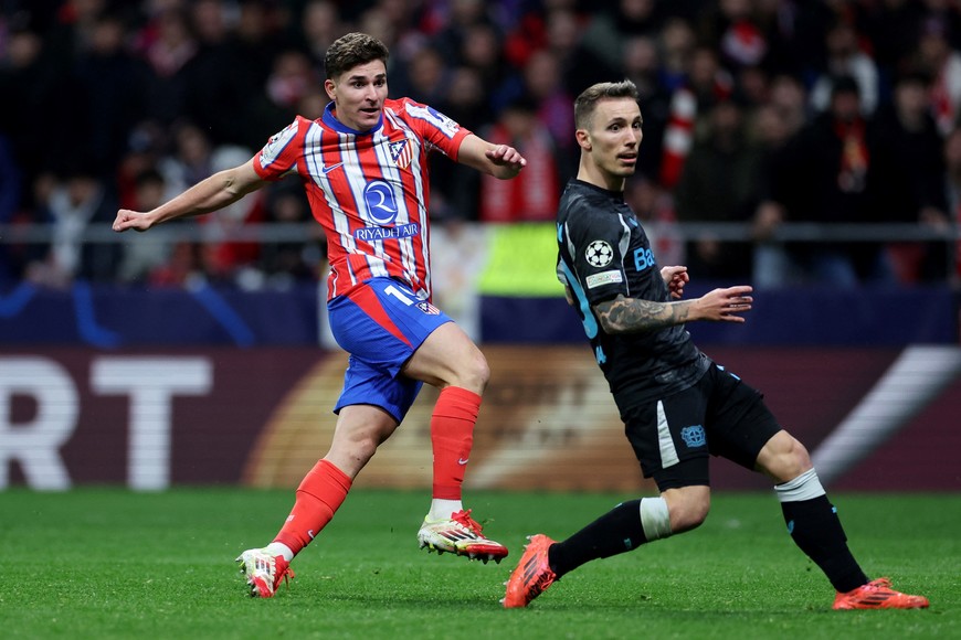 Soccer Football - Champions League - Atletico Madrid v Bayer Leverkusen - Metropolitano, Madrid, Spain - January 21, 2025
Atletico Madrid's Julian Alvarez scores their first goal REUTERS/Isabel Infantes