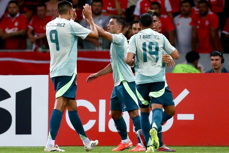 Soccer Football - Friendly - Internacional v Mexico - Estadio Beira Rio, Porto Alegre, Brazil - January 16, 2025
Mexico's Erik Lira celebrates scoring their first goal with teammates REUTERS/Diego Vara