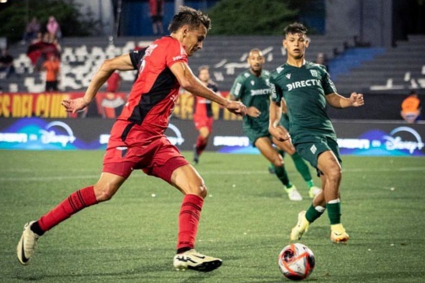 Debut con triunfo en penales. Colón igualó 0-0 con Racing de Montevideo en la Serie Rió de La Plata pero festejó gracias a los tiros desde los 12 pasos. Gentileza