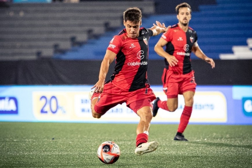 Debut con triunfo en penales. Colón igualó 0-0 con Racing de Montevideo en la Serie Río de La Plata pero festejó gracias a los tiros desde los 12 pasos. @ColonOficial en X