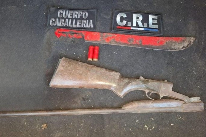 En Hernandarias al 6000, se procedió al secuestro de una escopeta y un machete.