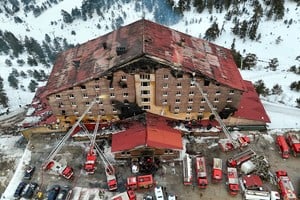 A drone view shows the aftermath of a fire at a hotel in the ski resort of Kartalkaya in Bolu, Turkey, January 21, 2025. REUTERS/Murad Sezer     TPX IMAGES OF THE DAY