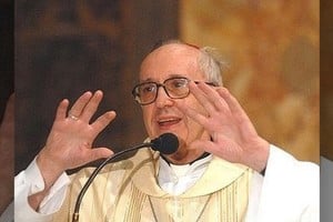 El cardenal Jorge Mario Bergoglio en 2009, año en el que recordó sentida, respetuosa y elocuentemente a monseñor Vicente Faustino Zazpe. Lo llamó el "obispo profeta" y habló de su "señera figura", de su sencillez y entereza. Gentileza