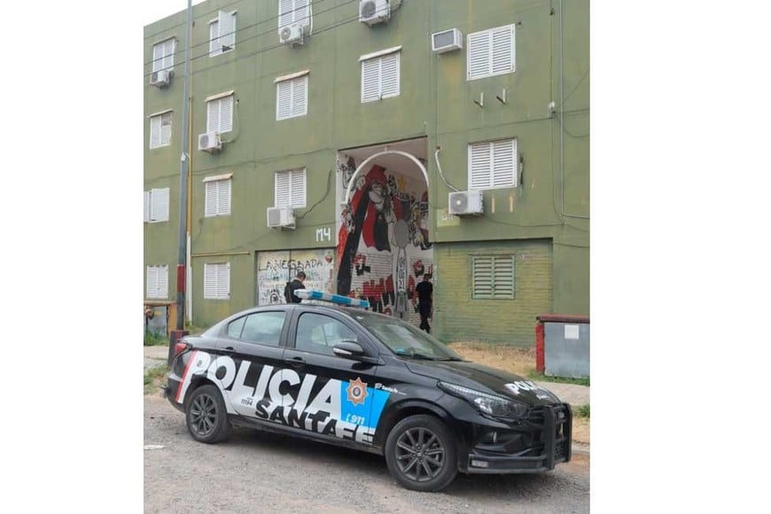 La policía desplegó un importante operativo en el sur de la capital provincial. Foto:  Guillermo Di Salvatore