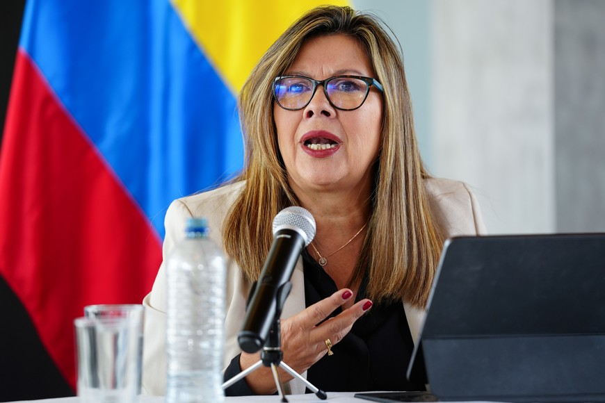 (250123) -- BOGOTA, 23 enero, 2025 (Xinhua) -- La fiscal colombiana, Luz Adriana Camargo, habla durante la rueda de prensa sobre la situación y las acciones institucionales en la región del Catatumbo, llevada a cabo en las instalaciones de la Fiscalía General de la Nación, en la ciudad de Bogotá, Colombia, el 23 de enero 2025. La crisis humanitaria y violencia que se vive en la región colombiana de Catatumbo (noreste), la cual ha dejado decenas de muertos y miles de desplazados y campesinos confinados, se está extendiendo a otras regiones del país como Guaviare (sur), alertó el jueves Camargo. (Xinhua/Andrés Moreno) (am) (jg) (ah) (ce)