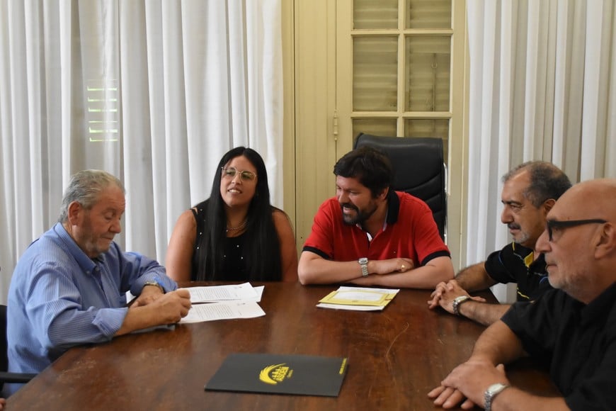 Creación de una mesa de trabajo para mejorar relaciones laborales.