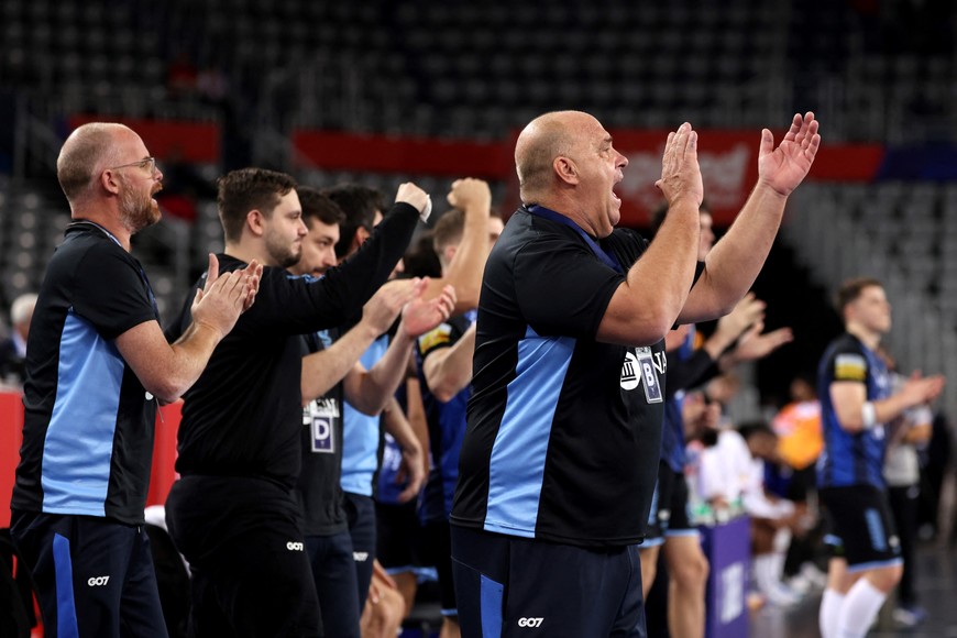 Handball - IHF Handball World Championships 2025 - Main Round IV - Argentina v Cape Verde - Zagreb Arena, Zagreb, Croatia - January 24, 2025 
Argentina coach Rodolfo Jung celebrates after the match REUTERS/Antonio Bronic