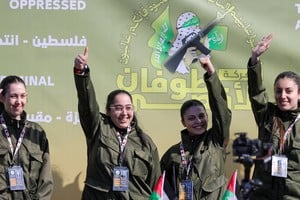 Four female Israeli soldiers, who had been held in Gaza since the deadly October 7, 2023 attack, are released by Hamas militants as part of a ceasefire and a hostages-prisoners swap deal between Hamas and Israel, in Gaza City, January 25, 2025. REUTERS/Dawoud Abu Alkas