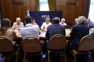 La reunión del titular de ARCA con hombres de negocios tuvo lugar en el edificio del organismo.