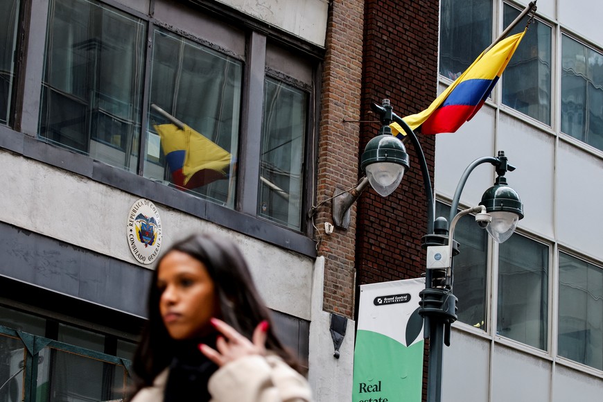 A woman walks near Colombia's consulate, after U.S. President Donald Trump said he would impose retaliatory measures after the South American country turned away two U.S. military aircraft with migrants being deported, in New York City, U.S. January 26, 2025.  REUTERS/Eduardo Munoz