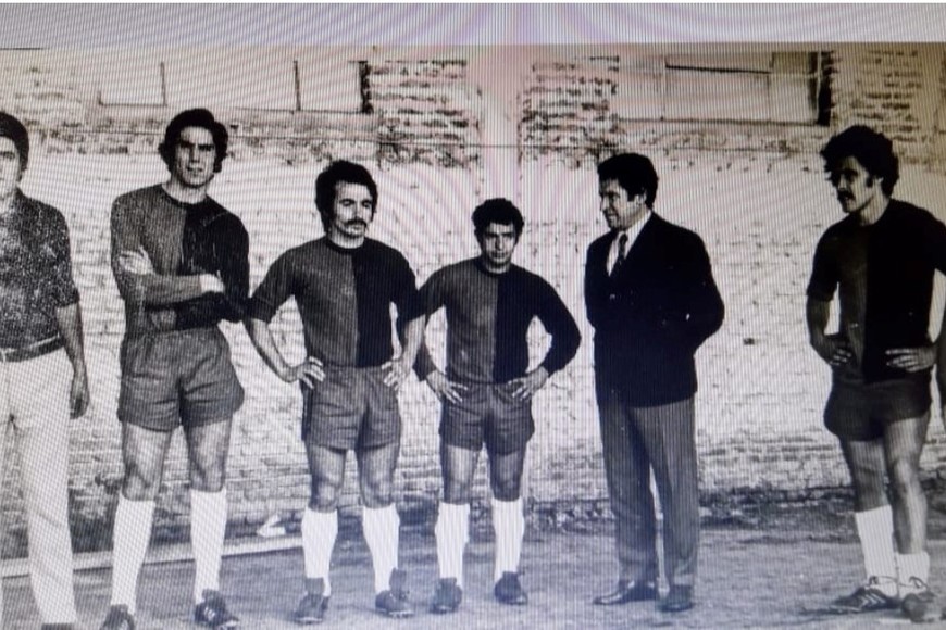 El profesor Solé, junto a Zuccarelli, Trullet, Zibecchi, el Vasco Urriolabeitia, Cococho Alvarez y Mario Rodríguez, algunos de los jugadores que llegaron desde Estudiantes