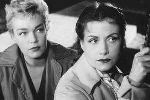 Simone Signoret y Vera Clouzot en un fotograma de la película de 1955 en la cual interpretan a dos mujeres que se involucran en una macabra iniciativa. Foto: Vera Films